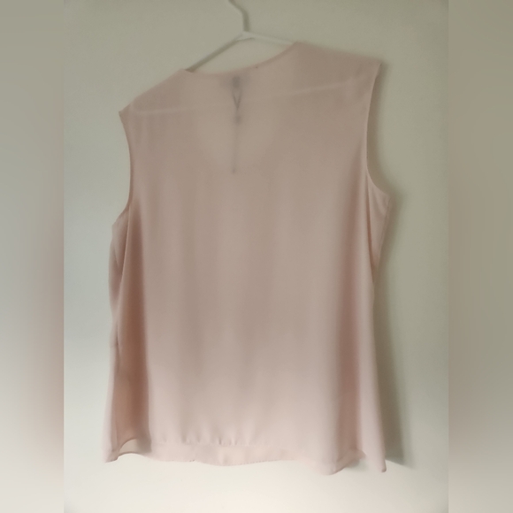 *nwt* Elegant Sleeveless Blouse in Soft Pink - Picture 2 of 4